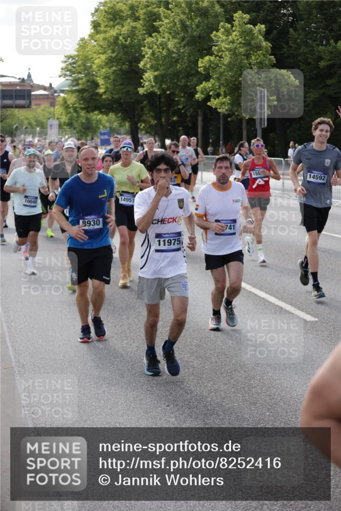29.06.2025 - hella hamburg halbmarathon Jannik Wohlers http://msf.ph/oto/8252416 29.06.2025 09:56:39 Lombardsbrücke 1327, 1381, 1537, 1657, 1783, 2025, 2074, 2111, 2340, 2839, 2869, 2878, 3093, 3575, 3791, 4726, 4770, 4897, 5008, 5319, 5744, 6377, 6631, 7176, 7177, 7259, 7918, 8112, 8313, 8651, 8813, 8930, 9060, 9497, 9876, 10040, 10133, 10189, 10859, 10896, 11184, 11451, 11747, 11975, 12482, 12528, 12590, 12690, 12733, 13245, 13267, 13865, 14036, 14125, 14482, 14562, 14588, 14592, 14834, 15590, 16094, 16291, 16732 meine-sportfotos.de
