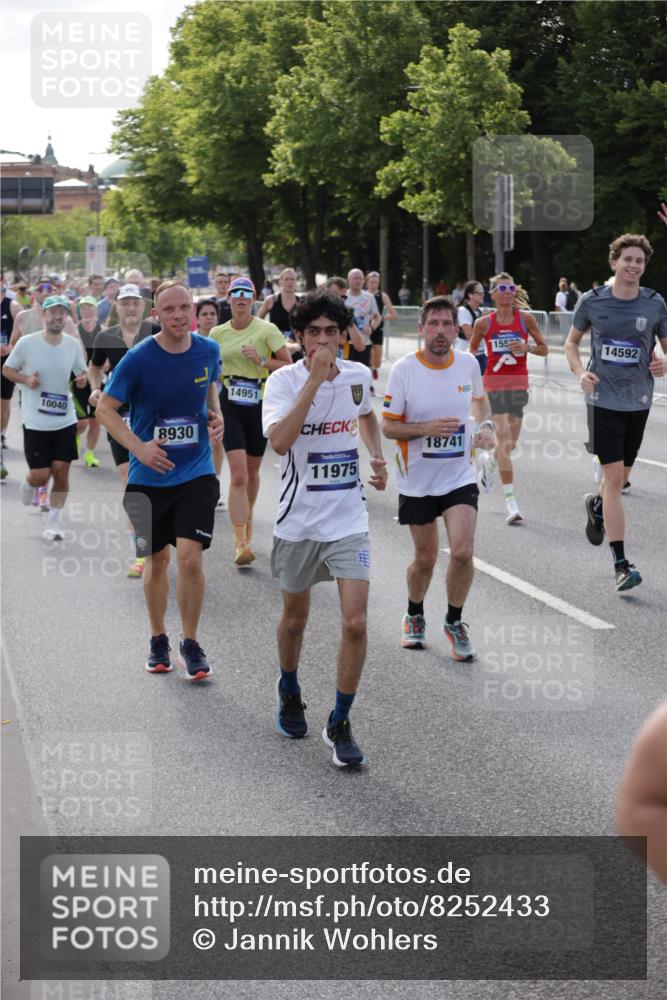 29.06.2025 - hella hamburg halbmarathon Jannik Wohlers http://msf.ph/oto/8252433 29.06.2025 09:56:39 Lombardsbrücke 1327, 1381, 1537, 1657, 1783, 2025, 2074, 2111, 2340, 2839, 2869, 2878, 3093, 3575, 3791, 4726, 4770, 4897, 5008, 5319, 5744, 6377, 6631, 7176, 7177, 7259, 7918, 8112, 8313, 8651, 8813, 8930, 9060, 9497, 9876, 10040, 10133, 10189, 10859, 10896, 11184, 11451, 11747, 11975, 12482, 12528, 12590, 12690, 12733, 13245, 13267, 13865, 14036, 14125, 14482, 14562, 14588, 14592, 14834, 15590, 16094, 16291, 16732 meine-sportfotos.de