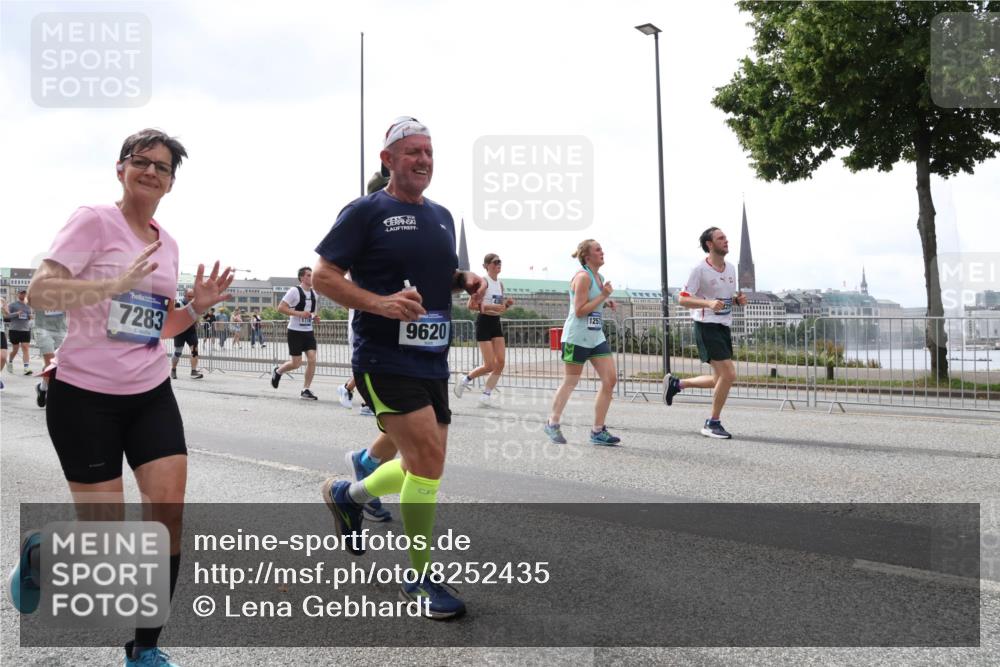 29.06.2025 - hella hamburg halbmarathon Lena Gebhardt http://msf.ph/oto/8252435 29.06.2025 10:45:44 Lombardsbrücke 1004, 1033, 1060, 1085, 1100, 1104, 1421, 1426, 1555, 1713, 1798, 1854, 1867, 1868, 1983, 2008, 2216, 2217, 2398, 2522, 2550, 2657, 2664, 2917, 2954, 2965, 2973, 3357, 3377, 3879, 3993, 4099, 4102, 4104, 4224, 4306, 4317, 4388, 4504, 4572, 4820, 5044, 5099, 5108, 5339, 5635, 5636, 5949, 6133, 6150, 6333, 6623, 6763, 6788, 6911, 6922, 6980, 7268, 7283, 7356, 7530, 7541, 7605, 7859, 8605, 8745, 9120, 9121, 9426, 9620, 10030, 10182, 10225, 10327, 10329, 10367, 10511, 11314 meine-sportfotos.de