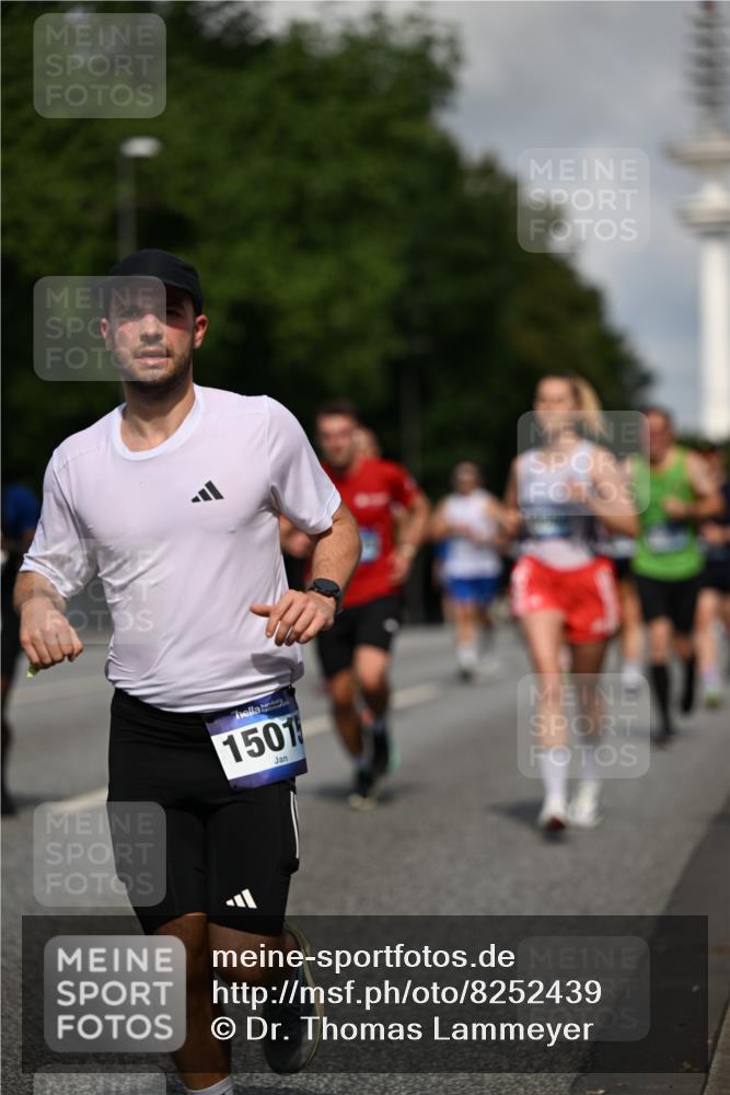 29.06.2025 - hella hamburg halbmarathon Dr. Thomas Lammeyer http://msf.ph/oto/8252439 29.06.2025 09:51:40 Kennedybrücke 1164, 1385, 1644, 1743, 2714, 2767, 3959, 4860, 5091, 5315, 6684, 6990, 7884, 9178, 10404, 10793, 10900, 11202, 11227 meine-sportfotos.de