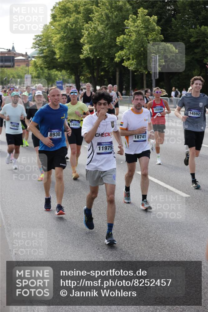 29.06.2025 - hella hamburg halbmarathon Jannik Wohlers http://msf.ph/oto/8252457 29.06.2025 09:56:39 Lombardsbrücke 1327, 1381, 1537, 1657, 1783, 2025, 2074, 2111, 2340, 2839, 2869, 2878, 3093, 3575, 3791, 4726, 4770, 4897, 5008, 5319, 5744, 6377, 6631, 7176, 7177, 7259, 7918, 8112, 8313, 8651, 8813, 8930, 9060, 9497, 9876, 10040, 10133, 10189, 10859, 10896, 11184, 11451, 11747, 11975, 12482, 12528, 12590, 12690, 12733, 13245, 13267, 13865, 14036, 14125, 14482, 14562, 14588, 14592, 14834, 15590, 16094, 16291, 16732 meine-sportfotos.de