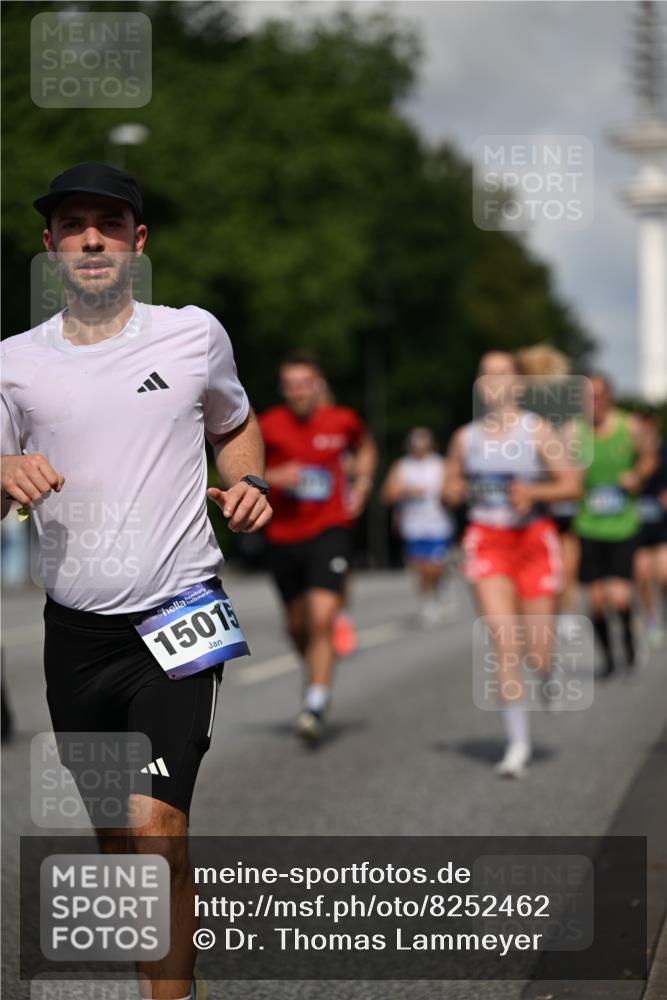 29.06.2025 - hella hamburg halbmarathon Dr. Thomas Lammeyer http://msf.ph/oto/8252462 29.06.2025 09:51:41 Kennedybrücke 1164, 1385, 1505, 1644, 1743, 2714, 2767, 3959, 4860, 5091, 5315, 5554, 6684, 6990, 7884, 9178, 10404, 10793, 10852, 10900, 11202, 11227 meine-sportfotos.de