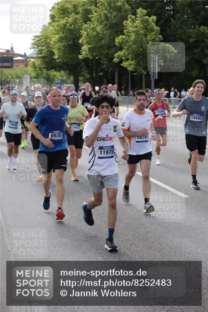 29.06.2025 - hella hamburg halbmarathon Jannik Wohlers http://msf.ph/oto/8252483 29.06.2025 09:56:40 Lombardsbrücke 1327, 1381, 1537, 1657, 1783, 2025, 2074, 2111, 2340, 2839, 2869, 2878, 3093, 3575, 3791, 4726, 4770, 4897, 5008, 5319, 5744, 6377, 6631, 7176, 7177, 7259, 7918, 8112, 8313, 8651, 8813, 8930, 9060, 9497, 10040, 10133, 10189, 10859, 10896, 11184, 11451, 11747, 11975, 12482, 12528, 12590, 12690, 12733, 13245, 13267, 13865, 14036, 14125, 14192, 14482, 14562, 14588, 14592, 14834, 15590, 16094, 16291, 16732 meine-sportfotos.de