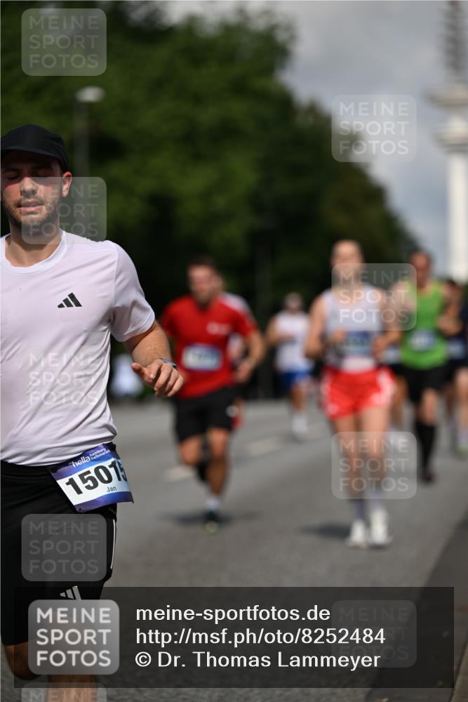29.06.2025 - hella hamburg halbmarathon Dr. Thomas Lammeyer http://msf.ph/oto/8252484 29.06.2025 09:51:41 Kennedybrücke 1164, 1385, 1505, 1644, 1743, 2714, 2767, 3959, 4860, 5091, 5315, 5554, 6684, 6990, 7884, 9178, 10404, 10793, 10852, 10900, 11202, 11227 meine-sportfotos.de