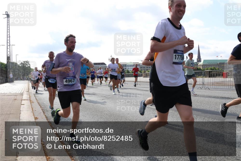 29.06.2025 - hella hamburg halbmarathon Lena Gebhardt http://msf.ph/oto/8252485 29.06.2025 09:56:45 Lombardsbrücke 1452, 1460, 1496, 1499, 1592, 1628, 1783, 1833, 1877, 2013, 2058, 2074, 2082, 2111, 2208, 2340, 2378, 2396, 2771, 2878, 2953, 2996, 3256, 3296, 3310, 3575, 3652, 3791, 4065, 4077, 4377, 4404, 4635, 4711, 4770, 4833, 4897, 5008, 5169, 5194, 5482, 5600, 5607, 5839, 5978, 6033, 6168, 6286, 6377, 6511, 6512, 6561, 6562, 6631, 7176, 7383, 7475, 7583, 7943, 8112, 8261, 8361, 8514, 8572, 8587, 8618, 8661, 8710, 8813, 8863, 8921, 8968, 8996, 9082, 9246, 9497, 9537, 9597, 9638 meine-sportfotos.de