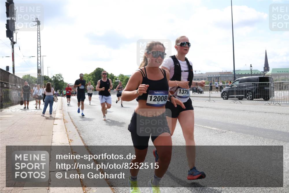 29.06.2025 - hella hamburg halbmarathon Lena Gebhardt http://msf.ph/oto/8252515 29.06.2025 10:10:31 Lombardsbrücke 1186, 1548, 1573, 3921, 4389, 5182, 5440, 5511, 5990, 5991, 7042, 7081, 7250, 7333, 7636, 7685, 8219, 8890, 9169, 9366, 9434, 9681, 9816, 9829, 10036, 10943, 11027, 11180, 11355, 11887, 11904, 11905, 12008, 12629, 13588, 13594, 13797, 13825, 13901, 14679, 14822, 15409, 16166, 16344, 16445, 16639, 16808, 16872, 17148, 17532, 17730, 18196, 18949, 19023 meine-sportfotos.de