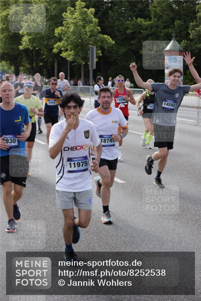 29.06.2025 - hella hamburg halbmarathon Jannik Wohlers http://msf.ph/oto/8252538 29.06.2025 09:56:40 Lombardsbrücke 1327, 1381, 1537, 1657, 1783, 2025, 2074, 2111, 2340, 2839, 2869, 2878, 3093, 3575, 3791, 4726, 4770, 4897, 5008, 5319, 5744, 6377, 6631, 7176, 7177, 7259, 7918, 8112, 8313, 8651, 8813, 8930, 9060, 9497, 10040, 10133, 10189, 10859, 10896, 11184, 11451, 11747, 11975, 12482, 12528, 12590, 12690, 12733, 13245, 13267, 13865, 14036, 14125, 14192, 14482, 14562, 14588, 14592, 14834, 15590, 16094, 16291, 16732 meine-sportfotos.de