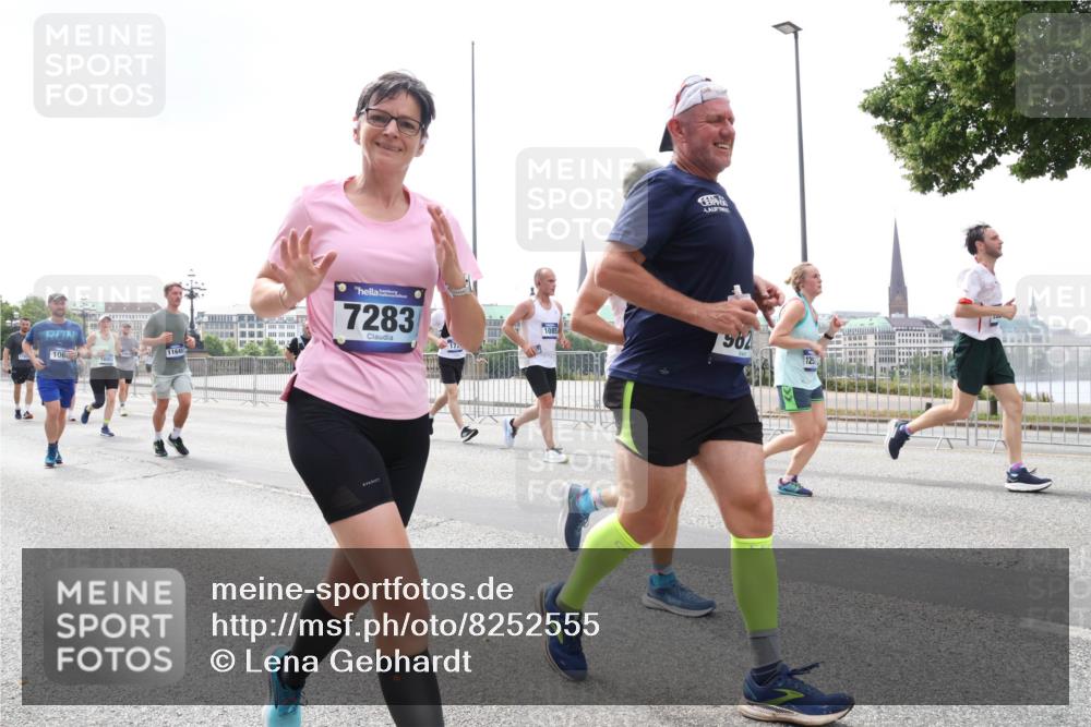 29.06.2025 - hella hamburg halbmarathon Lena Gebhardt http://msf.ph/oto/8252555 29.06.2025 10:45:44 Lombardsbrücke 1004, 1033, 1060, 1085, 1100, 1104, 1421, 1426, 1555, 1713, 1798, 1854, 1867, 1868, 1983, 2008, 2216, 2217, 2398, 2522, 2550, 2657, 2664, 2917, 2954, 2965, 2973, 3357, 3377, 3879, 3993, 4099, 4102, 4104, 4224, 4306, 4317, 4388, 4504, 4572, 4820, 5044, 5099, 5108, 5339, 5635, 5636, 5949, 6133, 6150, 6333, 6623, 6763, 6788, 6911, 6922, 6980, 7268, 7283, 7356, 7530, 7541, 7605, 7859, 8605, 8745, 9120, 9121, 9426, 9620, 10030, 10182, 10225, 10327, 10329, 10367, 10511, 11314 meine-sportfotos.de