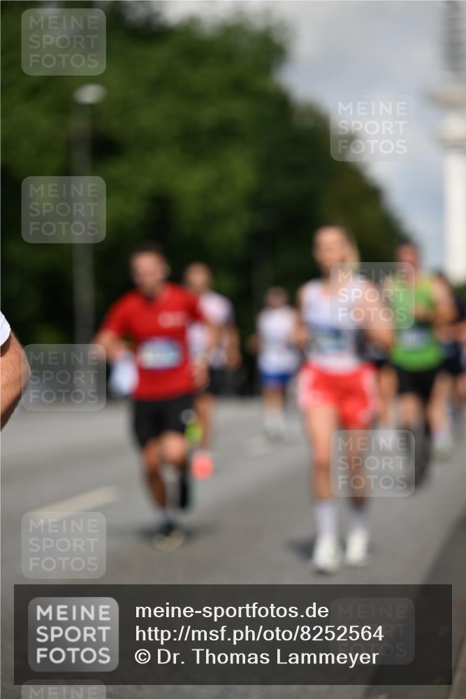 29.06.2025 - hella hamburg halbmarathon Dr. Thomas Lammeyer http://msf.ph/oto/8252564 29.06.2025 09:51:41 Kennedybrücke 1164, 1385, 1505, 1644, 1743, 2714, 2767, 3959, 4860, 5091, 5315, 5554, 6684, 6990, 7884, 9178, 10404, 10793, 10852, 10900, 11202, 11227 meine-sportfotos.de