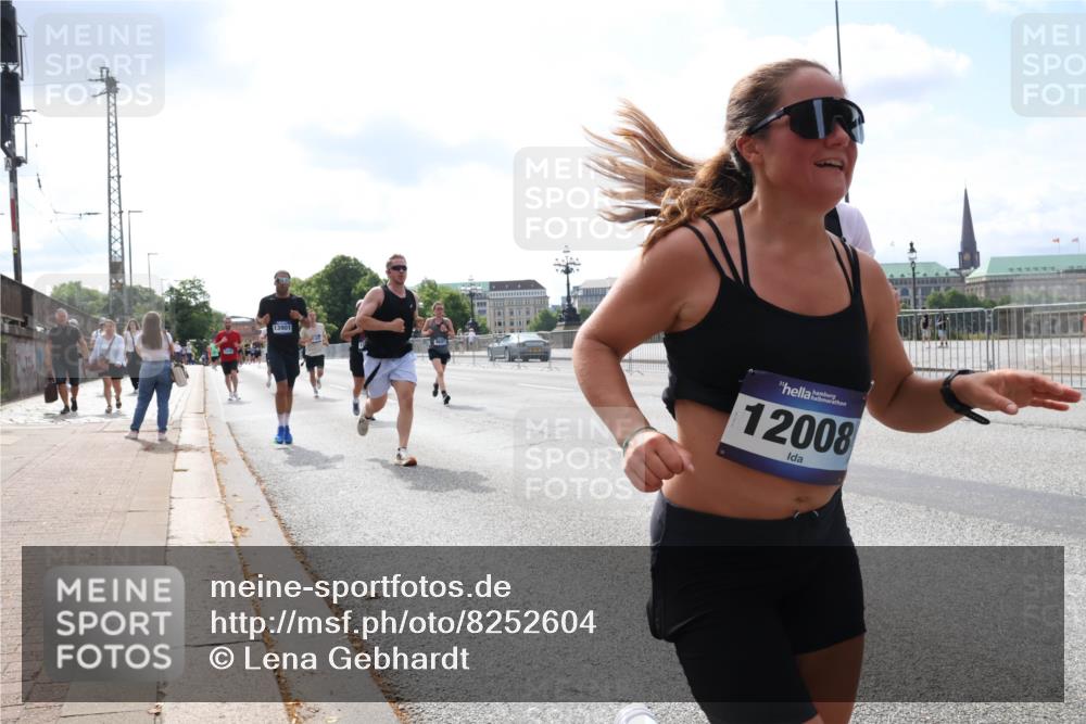 29.06.2025 - hella hamburg halbmarathon Lena Gebhardt http://msf.ph/oto/8252604 29.06.2025 10:10:32 Lombardsbrücke 1186, 1548, 1573, 3921, 4389, 5182, 5440, 5511, 5990, 5991, 7042, 7081, 7250, 7333, 7636, 7685, 8219, 8890, 9169, 9366, 9434, 9681, 9816, 9829, 10036, 10943, 11027, 11180, 11355, 11887, 11904, 11905, 12008, 12629, 13588, 13594, 13797, 13825, 13901, 14679, 14822, 15409, 16166, 16344, 16445, 16639, 16808, 16872, 17148, 17532, 17730, 18196, 18949, 19023 meine-sportfotos.de