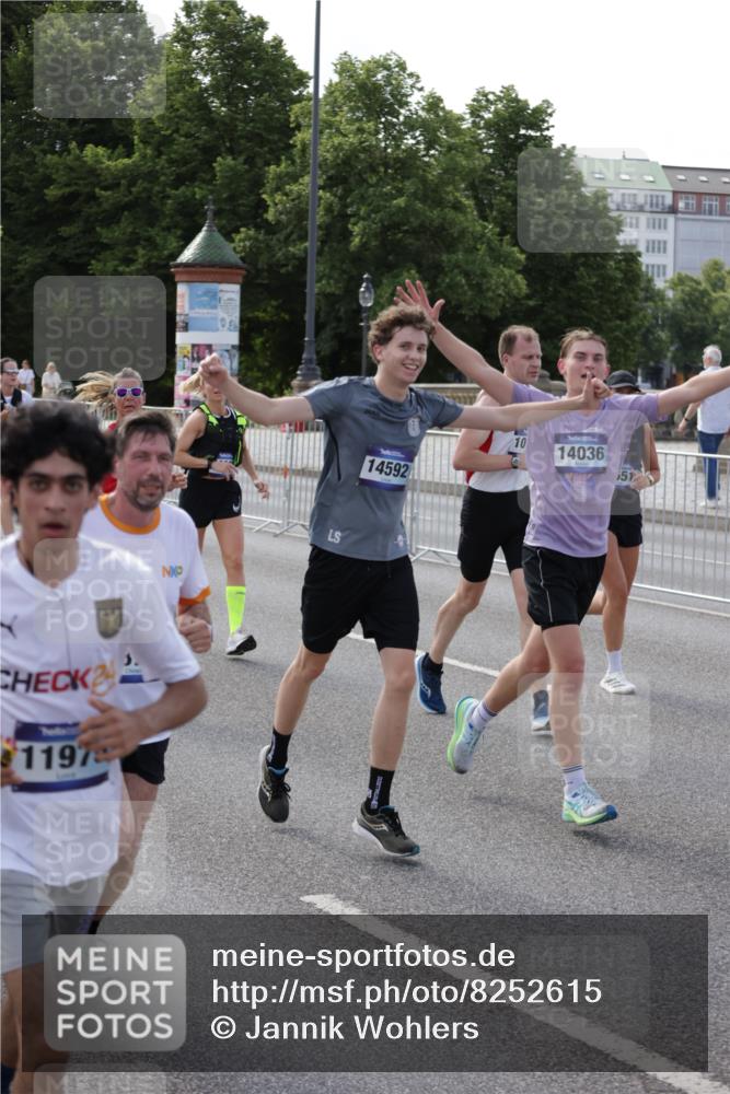 29.06.2025 - hella hamburg halbmarathon Jannik Wohlers http://msf.ph/oto/8252615 29.06.2025 09:56:40 Lombardsbrücke 1327, 1381, 1537, 1657, 1783, 2025, 2074, 2111, 2340, 2839, 2869, 2878, 3093, 3575, 3791, 4726, 4770, 4897, 5008, 5319, 5744, 6377, 6631, 7176, 7177, 7259, 7918, 8112, 8313, 8651, 8813, 8930, 9060, 9497, 10040, 10133, 10189, 10859, 10896, 11184, 11451, 11747, 11975, 12482, 12528, 12590, 12690, 12733, 13245, 13267, 13865, 14036, 14125, 14192, 14482, 14562, 14588, 14592, 14834, 15590, 16094, 16291, 16732 meine-sportfotos.de