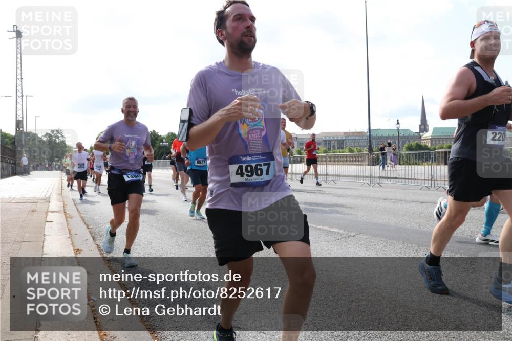 29.06.2025 - hella hamburg halbmarathon Lena Gebhardt http://msf.ph/oto/8252617 29.06.2025 09:56:45 Lombardsbrücke 1452, 1460, 1496, 1499, 1592, 1628, 1783, 1833, 1877, 2013, 2058, 2074, 2082, 2111, 2208, 2340, 2378, 2396, 2771, 2878, 2953, 2996, 3256, 3296, 3310, 3575, 3652, 3791, 4065, 4077, 4377, 4404, 4635, 4711, 4770, 4833, 4897, 5008, 5169, 5194, 5482, 5600, 5607, 5839, 5978, 6033, 6168, 6286, 6377, 6511, 6512, 6561, 6562, 6631, 7176, 7383, 7475, 7583, 7943, 8112, 8261, 8361, 8514, 8572, 8587, 8618, 8661, 8710, 8813, 8863, 8921, 8968, 8996, 9082, 9246, 9497, 9537, 9597, 9638 meine-sportfotos.de