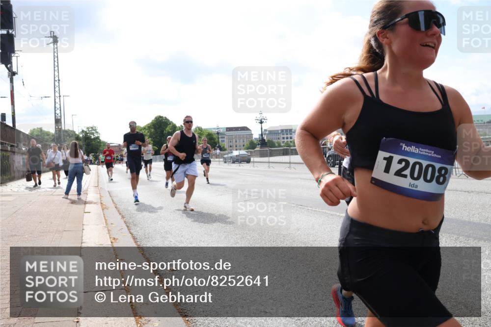 29.06.2025 - hella hamburg halbmarathon Lena Gebhardt http://msf.ph/oto/8252641 29.06.2025 10:10:32 Lombardsbrücke 1186, 1548, 1573, 3921, 4389, 5182, 5440, 5511, 5990, 5991, 7042, 7081, 7250, 7333, 7636, 7685, 8219, 8890, 9169, 9366, 9434, 9681, 9816, 9829, 10036, 10943, 11027, 11180, 11355, 11887, 11904, 11905, 12008, 12629, 13588, 13594, 13797, 13825, 13901, 14679, 14822, 15409, 16166, 16344, 16445, 16639, 16808, 16872, 17148, 17532, 17730, 18196, 18949, 19023 meine-sportfotos.de