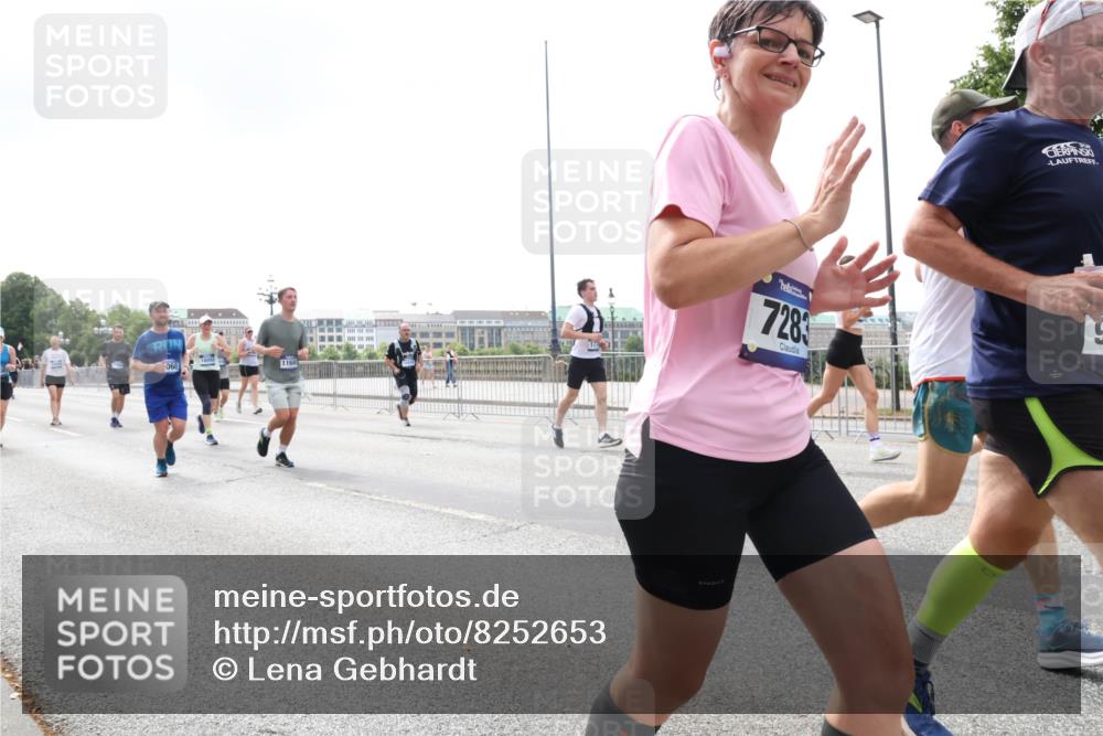29.06.2025 - hella hamburg halbmarathon Lena Gebhardt http://msf.ph/oto/8252653 29.06.2025 10:45:45 Lombardsbrücke 1004, 1033, 1060, 1085, 1100, 1104, 1421, 1426, 1555, 1713, 1854, 1867, 1868, 1983, 2008, 2216, 2217, 2398, 2522, 2550, 2657, 2664, 2917, 2954, 2965, 2973, 3357, 3377, 3879, 4099, 4102, 4104, 4223, 4224, 4306, 4317, 4388, 4504, 4572, 4820, 5044, 5099, 5108, 5339, 5635, 5636, 5769, 5770, 5892, 5949, 6133, 6150, 6333, 6623, 6763, 6788, 6911, 6922, 7268, 7283, 7356, 7530, 7541, 7605, 7859, 8605, 8745, 9120, 9121, 9426, 9620, 10030, 10182, 10225, 10327, 10329, 10367, 10511 meine-sportfotos.de