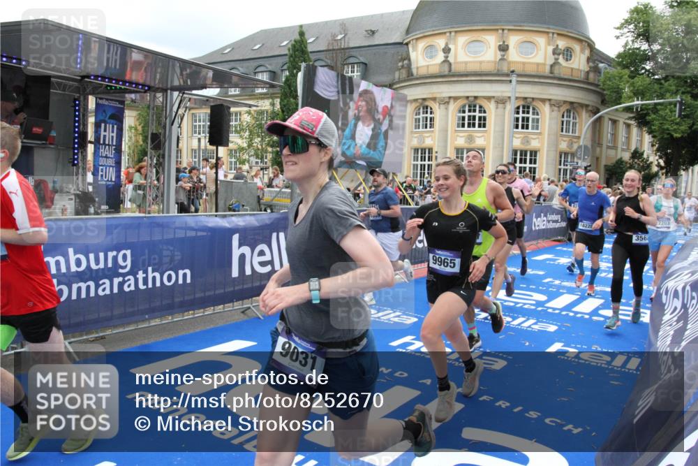29.06.2025 - hella hamburg halbmarathon Michael Strokosch http://msf.ph/oto/8252670 29.06.2025 10:50:11 Ziel 1119, 1216, 1507, 2020, 3296, 3562, 7176, 8313, 9031, 9303, 9965, 11607, 12203, 12235, 13282, 14257, 16403, 18228, 18657, 18658, 18884 meine-sportfotos.de