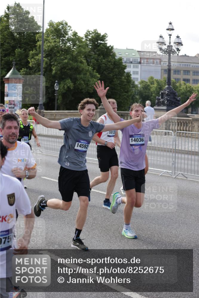 29.06.2025 - hella hamburg halbmarathon Jannik Wohlers http://msf.ph/oto/8252675 29.06.2025 09:56:41 Lombardsbrücke 1327, 1381, 1537, 1657, 1783, 2025, 2074, 2111, 2340, 2839, 2869, 2878, 3093, 3575, 3791, 4726, 4770, 4897, 5008, 5319, 5744, 6377, 6631, 7176, 7177, 7259, 7918, 8112, 8313, 8651, 8813, 8930, 9060, 9497, 10040, 10133, 10189, 10859, 10896, 11184, 11451, 11747, 11975, 12528, 12590, 12690, 12733, 13245, 13267, 13865, 14036, 14125, 14192, 14482, 14562, 14592, 15590, 16094, 16291, 16732 meine-sportfotos.de