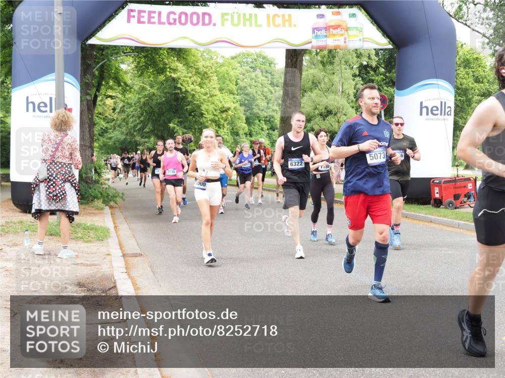 29.06.2025 - hella hamburg halbmarathon MichiJ http://msf.ph/oto/8252718 29.06.2025 10:52:14 Zwischen KM18-KM19 1186, 1229, 2136, 2490, 4307, 5073, 6322, 6706, 7907, 9339, 9477, 12426, 14642, 15000, 16063, 16344, 17434, 18128, 18199, 18525, 19173 meine-sportfotos.de