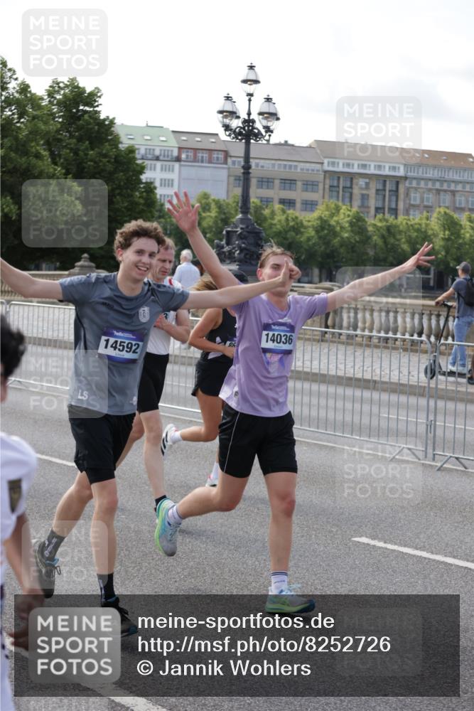 29.06.2025 - hella hamburg halbmarathon Jannik Wohlers http://msf.ph/oto/8252726 29.06.2025 09:56:41 Lombardsbrücke 1327, 1381, 1537, 1657, 1783, 2025, 2074, 2111, 2340, 2839, 2869, 2878, 3093, 3575, 3791, 4726, 4770, 4897, 5008, 5319, 5744, 6377, 6631, 7176, 7177, 7259, 7918, 8112, 8313, 8651, 8813, 8930, 9060, 9497, 10040, 10133, 10189, 10859, 10896, 11184, 11451, 11747, 11975, 12528, 12590, 12690, 12733, 13245, 13267, 13865, 14036, 14125, 14192, 14482, 14562, 14592, 15590, 16094, 16291, 16732 meine-sportfotos.de