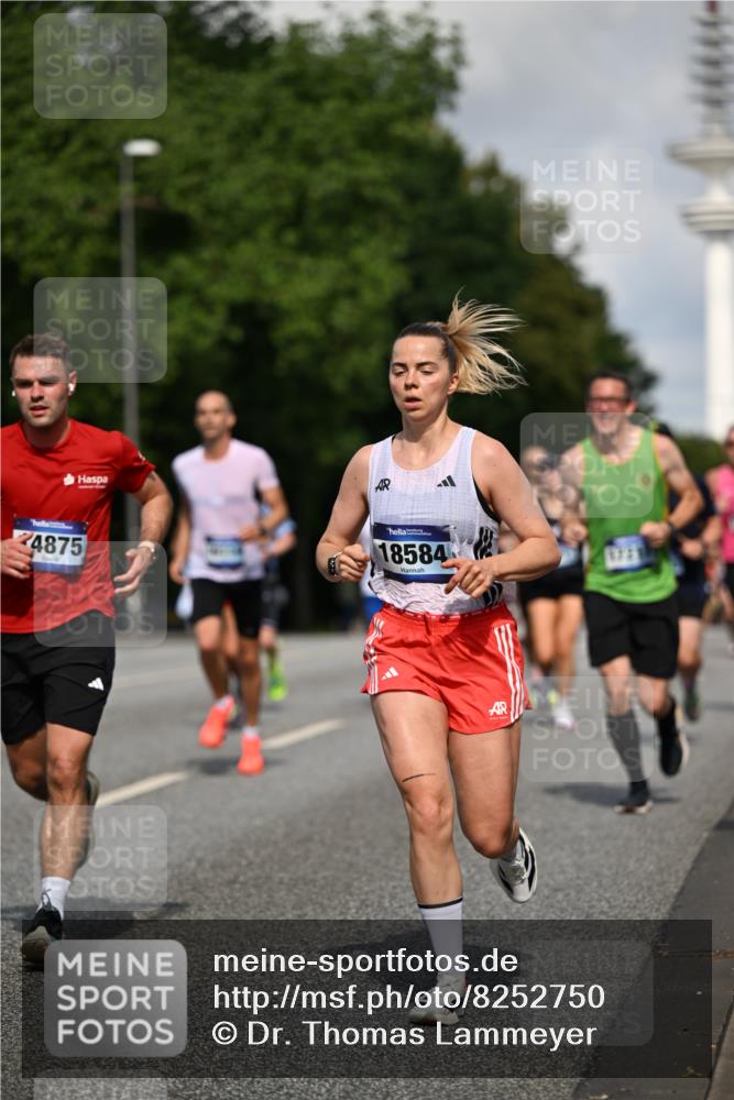 29.06.2025 - hella hamburg halbmarathon Dr. Thomas Lammeyer http://msf.ph/oto/8252750 29.06.2025 09:51:42 Kennedybrücke 1385, 1505, 1710, 1743, 2714, 2767, 3959, 4860, 5091, 5315, 5554, 6684, 6990, 7884, 9178, 10404, 10793, 10852, 10900, 11202, 11227 meine-sportfotos.de