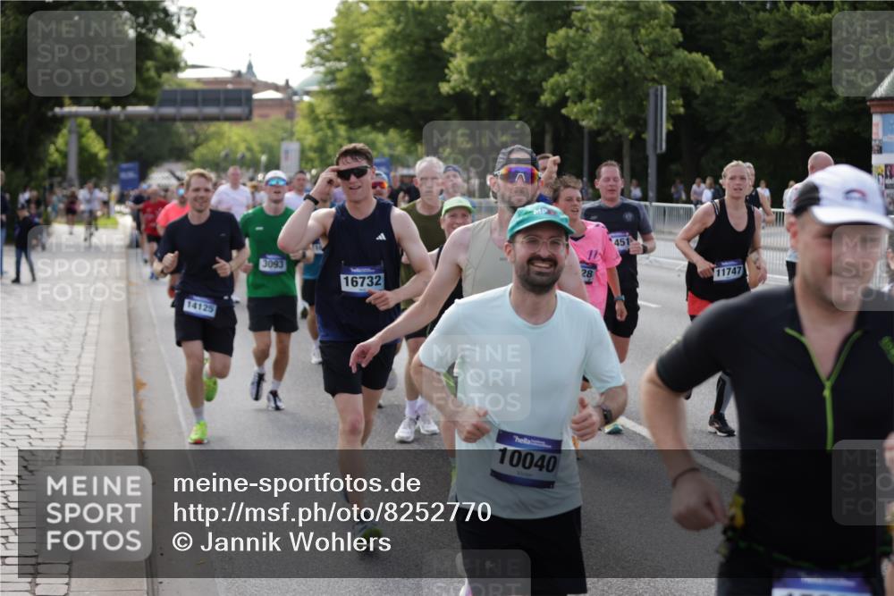 29.06.2025 - hella hamburg halbmarathon Jannik Wohlers http://msf.ph/oto/8252770 29.06.2025 09:56:42 Lombardsbrücke 1327, 1381, 1442, 1537, 1657, 1783, 2025, 2074, 2111, 2340, 2814, 2839, 2869, 2878, 3093, 3575, 3791, 4726, 4770, 4897, 5008, 5319, 5744, 6377, 6631, 7176, 7177, 7259, 7918, 8112, 8313, 8651, 8813, 8930, 9060, 9497, 10040, 10133, 10189, 10549, 10859, 10896, 11184, 11451, 11747, 11975, 12528, 12590, 12733, 13245, 13267, 13794, 13865, 14036, 14125, 14192, 14482, 14562, 14592, 15590, 16094, 16291, 16732 meine-sportfotos.de