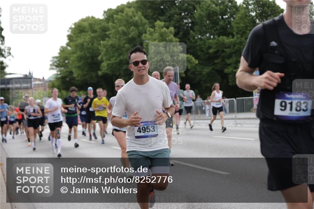 29.06.2025 - hella hamburg halbmarathon Jannik Wohlers http://msf.ph/oto/8252776 29.06.2025 10:31:12 Lombardsbrücke 1235, 1844, 1879, 2831, 3396, 3397, 3424, 3571, 3681, 4953, 5165, 5846, 5965, 6160, 6546, 6573, 6640, 7334, 7772, 8304, 8620, 8806, 9104, 9183, 9478, 9812, 9882, 9883, 10240, 10421, 10435, 10586, 11178, 11587, 12381, 12758, 13724, 15024, 15102, 15222, 15575, 16541, 16978, 17043, 17362, 17404, 17517, 17706, 17989, 18433, 18507, 18613, 18672, 18883, 18943, 19068, 19233 meine-sportfotos.de