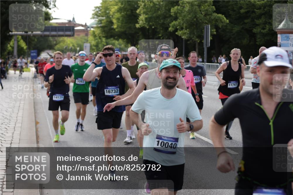 29.06.2025 - hella hamburg halbmarathon Jannik Wohlers http://msf.ph/oto/8252782 29.06.2025 09:56:42 Lombardsbrücke 1327, 1381, 1442, 1537, 1657, 1783, 2025, 2074, 2111, 2340, 2814, 2839, 2869, 2878, 3093, 3575, 3791, 4726, 4770, 4897, 5008, 5319, 5744, 6377, 6631, 7176, 7177, 7259, 7918, 8112, 8313, 8651, 8813, 8930, 9060, 9497, 10040, 10133, 10189, 10549, 10859, 10896, 11184, 11451, 11747, 11975, 12528, 12590, 12733, 13245, 13267, 13794, 13865, 14036, 14125, 14192, 14482, 14562, 14592, 15590, 16094, 16291, 16732 meine-sportfotos.de