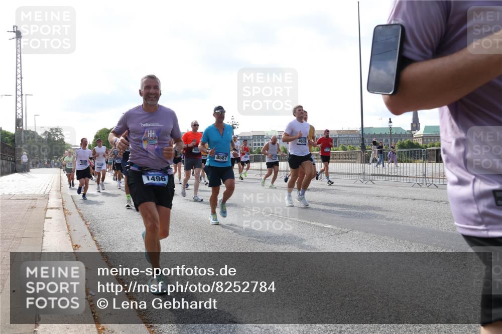 29.06.2025 - hella hamburg halbmarathon Lena Gebhardt http://msf.ph/oto/8252784 29.06.2025 09:56:46 Lombardsbrücke 1381, 1452, 1460, 1496, 1592, 1628, 1783, 1833, 1877, 2013, 2058, 2074, 2082, 2111, 2208, 2340, 2378, 2396, 2771, 2878, 2953, 2996, 3256, 3296, 3310, 3575, 3652, 3791, 4065, 4077, 4377, 4404, 4635, 4711, 4770, 4833, 4897, 5008, 5169, 5194, 5319, 5482, 5600, 5607, 5839, 5978, 6033, 6286, 6377, 6511, 6512, 6561, 6562, 6631, 7176, 7383, 7475, 7583, 8112, 8261, 8361, 8514, 8572, 8587, 8618, 8661, 8710, 8813, 8863, 8921, 8968, 8996, 9082, 9246, 9497, 9537, 9597, 9638 meine-sportfotos.de