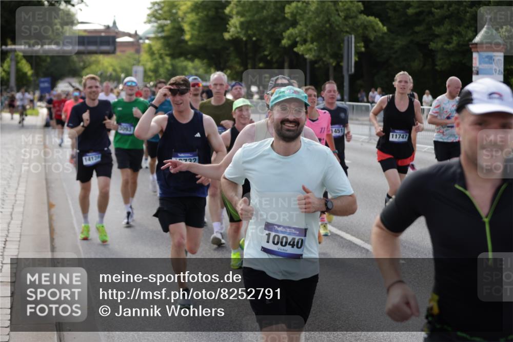 29.06.2025 - hella hamburg halbmarathon Jannik Wohlers http://msf.ph/oto/8252791 29.06.2025 09:56:42 Lombardsbrücke 1327, 1381, 1442, 1537, 1657, 1783, 2025, 2074, 2111, 2340, 2814, 2839, 2869, 2878, 3093, 3575, 3791, 4726, 4770, 4897, 5008, 5319, 5744, 6377, 6631, 7176, 7177, 7259, 7918, 8112, 8313, 8651, 8813, 8930, 9060, 9497, 10040, 10133, 10189, 10549, 10859, 10896, 11184, 11451, 11747, 11975, 12528, 12590, 12733, 13245, 13267, 13794, 13865, 14036, 14125, 14192, 14482, 14562, 14592, 15590, 16094, 16291, 16732 meine-sportfotos.de