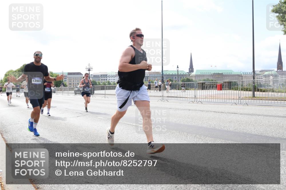 29.06.2025 - hella hamburg halbmarathon Lena Gebhardt http://msf.ph/oto/8252797 29.06.2025 10:10:33 Lombardsbrücke 1186, 1548, 1573, 3921, 4389, 5182, 5440, 5511, 5990, 5991, 7042, 7250, 7333, 7636, 7685, 8219, 8890, 9169, 9366, 9434, 9681, 9816, 9829, 10036, 10943, 11027, 11180, 11355, 11887, 11904, 11905, 12008, 12629, 13588, 13594, 13797, 13825, 13901, 14679, 14822, 15214, 15409, 16166, 16344, 16445, 16639, 16808, 16872, 17148, 17532, 17730, 18196, 18949, 19023 meine-sportfotos.de