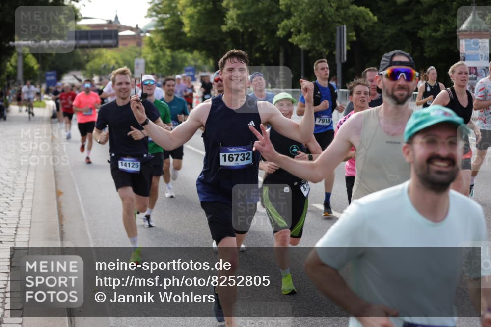 29.06.2025 - hella hamburg halbmarathon Jannik Wohlers http://msf.ph/oto/8252805 29.06.2025 09:56:43 Lombardsbrücke 1327, 1381, 1442, 1537, 1657, 1783, 2025, 2074, 2111, 2340, 2595, 2814, 2839, 2869, 3093, 3575, 3791, 4726, 4770, 5008, 5013, 5319, 5744, 6377, 6631, 7177, 7259, 7918, 8112, 8313, 8651, 8813, 8930, 9060, 9497, 10040, 10133, 10189, 10549, 10859, 10896, 11184, 11451, 11747, 11975, 12528, 12590, 12733, 13245, 13267, 13794, 13865, 14036, 14125, 14192, 14482, 14562, 14592, 15590, 16094, 16291, 16732 meine-sportfotos.de