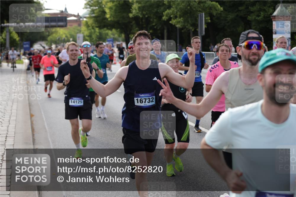 29.06.2025 - hella hamburg halbmarathon Jannik Wohlers http://msf.ph/oto/8252820 29.06.2025 09:56:43 Lombardsbrücke 1327, 1381, 1442, 1537, 1657, 1783, 2025, 2074, 2111, 2340, 2595, 2814, 2839, 2869, 3093, 3575, 3791, 4726, 4770, 5008, 5013, 5319, 5744, 6377, 6631, 7177, 7259, 7918, 8112, 8313, 8651, 8813, 8930, 9060, 9497, 10040, 10133, 10189, 10549, 10859, 10896, 11184, 11451, 11747, 11975, 12528, 12590, 12733, 13245, 13267, 13794, 13865, 14036, 14125, 14192, 14482, 14562, 14592, 15590, 16094, 16291, 16732 meine-sportfotos.de