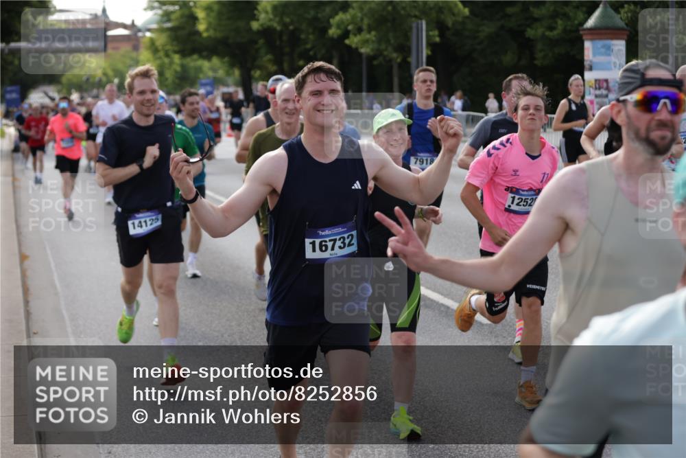 29.06.2025 - hella hamburg halbmarathon Jannik Wohlers http://msf.ph/oto/8252856 29.06.2025 09:56:43 Lombardsbrücke 1327, 1381, 1442, 1537, 1657, 1783, 2025, 2074, 2111, 2340, 2595, 2814, 2839, 2869, 3093, 3575, 3791, 4726, 4770, 5008, 5013, 5319, 5744, 6377, 6631, 7177, 7259, 7918, 8112, 8313, 8651, 8813, 8930, 9060, 9497, 10040, 10133, 10189, 10549, 10859, 10896, 11184, 11451, 11747, 11975, 12528, 12590, 12733, 13245, 13267, 13794, 13865, 14036, 14125, 14192, 14482, 14562, 14592, 15590, 16094, 16291, 16732 meine-sportfotos.de