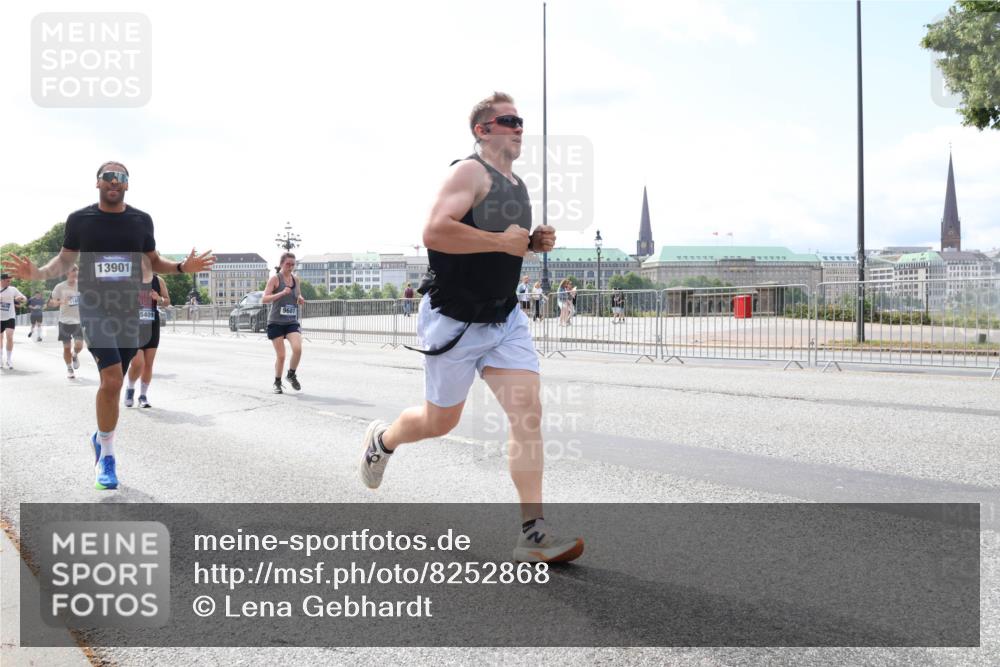 29.06.2025 - hella hamburg halbmarathon Lena Gebhardt http://msf.ph/oto/8252868 29.06.2025 10:10:33 Lombardsbrücke 1186, 1548, 1573, 3921, 4389, 5182, 5440, 5511, 5990, 5991, 7042, 7250, 7333, 7636, 7685, 8219, 8890, 9169, 9366, 9434, 9681, 9816, 9829, 10036, 10943, 11027, 11180, 11355, 11887, 11904, 11905, 12008, 12629, 13588, 13594, 13797, 13825, 13901, 14679, 14822, 15214, 15409, 16166, 16344, 16445, 16639, 16808, 16872, 17148, 17532, 17730, 18196, 18949, 19023 meine-sportfotos.de