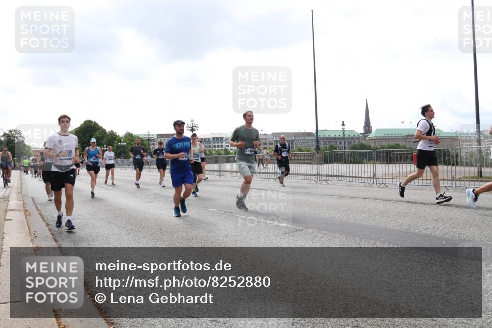 29.06.2025 - hella hamburg halbmarathon Lena Gebhardt http://msf.ph/oto/8252880 29.06.2025 10:45:46 Lombardsbrücke 1004, 1033, 1060, 1085, 1100, 1104, 1421, 1426, 1555, 1713, 1854, 1867, 1868, 1983, 2008, 2216, 2217, 2398, 2522, 2550, 2657, 2664, 2917, 2954, 2965, 2973, 3357, 3377, 3879, 4099, 4102, 4104, 4223, 4224, 4306, 4317, 4388, 4504, 4572, 4820, 5044, 5108, 5339, 5635, 5636, 5769, 5770, 5892, 5949, 6133, 6150, 6333, 6623, 6763, 6911, 6922, 7268, 7283, 7356, 7530, 7541, 7605, 7859, 7894, 8745, 9120, 9121, 9426, 9620, 10030, 10182, 10225, 10327, 10329, 10367, 10511, 11358 meine-sportfotos.de