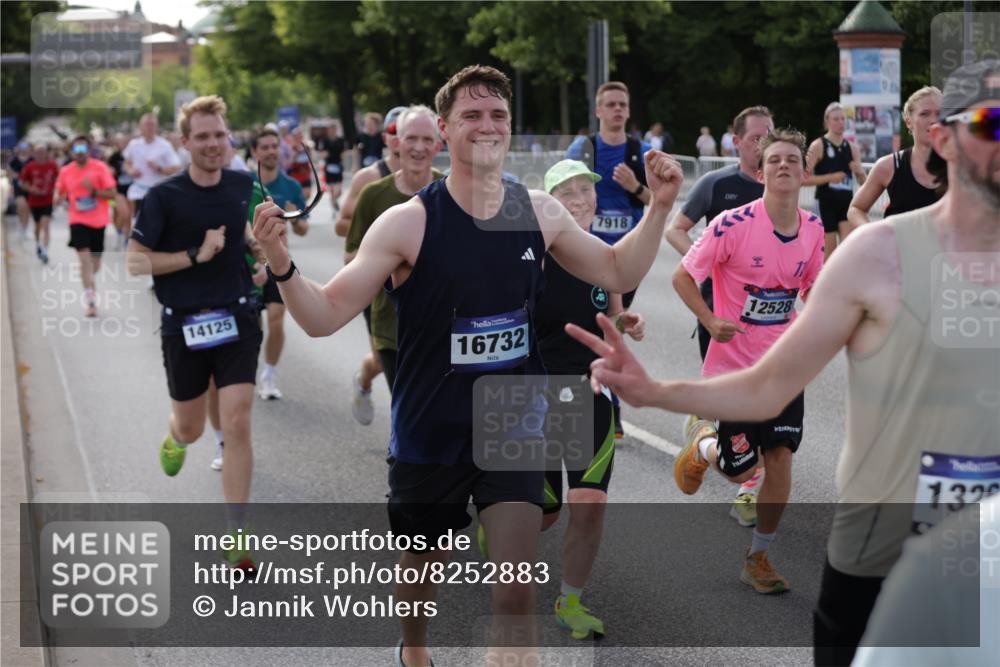 29.06.2025 - hella hamburg halbmarathon Jannik Wohlers http://msf.ph/oto/8252883 29.06.2025 09:56:43 Lombardsbrücke 1327, 1381, 1442, 1537, 1657, 1783, 2025, 2074, 2111, 2340, 2595, 2814, 2839, 2869, 3093, 3575, 3791, 4726, 4770, 5008, 5013, 5319, 5744, 6377, 6631, 7177, 7259, 7918, 8112, 8313, 8651, 8813, 8930, 9060, 9497, 10040, 10133, 10189, 10549, 10859, 10896, 11184, 11451, 11747, 11975, 12528, 12590, 12733, 13245, 13267, 13794, 13865, 14036, 14125, 14192, 14482, 14562, 14592, 15590, 16094, 16291, 16732 meine-sportfotos.de