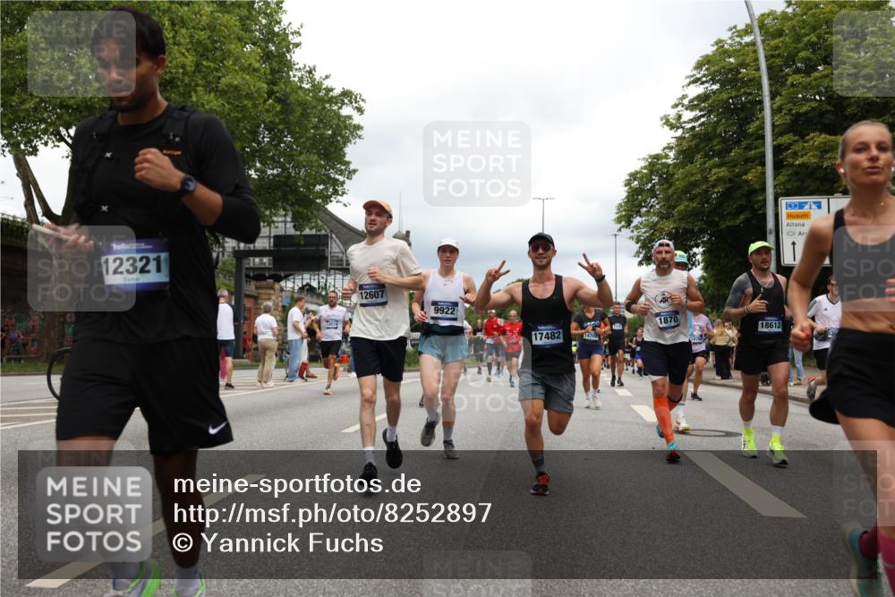 29.06.2025 - hella hamburg halbmarathon Yannick Fuchs http://msf.ph/oto/8252897 29.06.2025 10:48:02 20KM 1267, 1422, 1442, 1502, 1549, 1870, 2058, 2432, 2518, 2630, 3096, 3103, 3310, 3819, 3898, 4299, 5020, 5259, 6260, 6294, 6374, 7129, 7395, 7478, 7973, 8223, 8285, 8394, 9032, 9380, 9791, 9922, 10040, 11009, 11068, 11430, 11789, 11844, 12213, 12321, 12607, 12632, 13033, 13147, 13397, 13794, 13803, 13912, 14026, 14239, 14702, 15146, 15856, 16623, 16750, 16780, 17482, 17765, 18308, 18450, 18514, 18612, 18759, 19067, 19177 meine-sportfotos.de