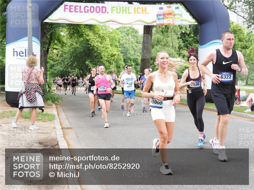 29.06.2025 - hella hamburg halbmarathon MichiJ http://msf.ph/oto/8252920 29.06.2025 10:52:15 Zwischen KM18-KM19 1186, 1229, 2136, 2490, 4307, 5073, 6322, 6706, 7210, 7211, 7907, 8960, 9477, 12426, 14642, 15000, 16063, 17434, 18128, 18199, 19173 meine-sportfotos.de