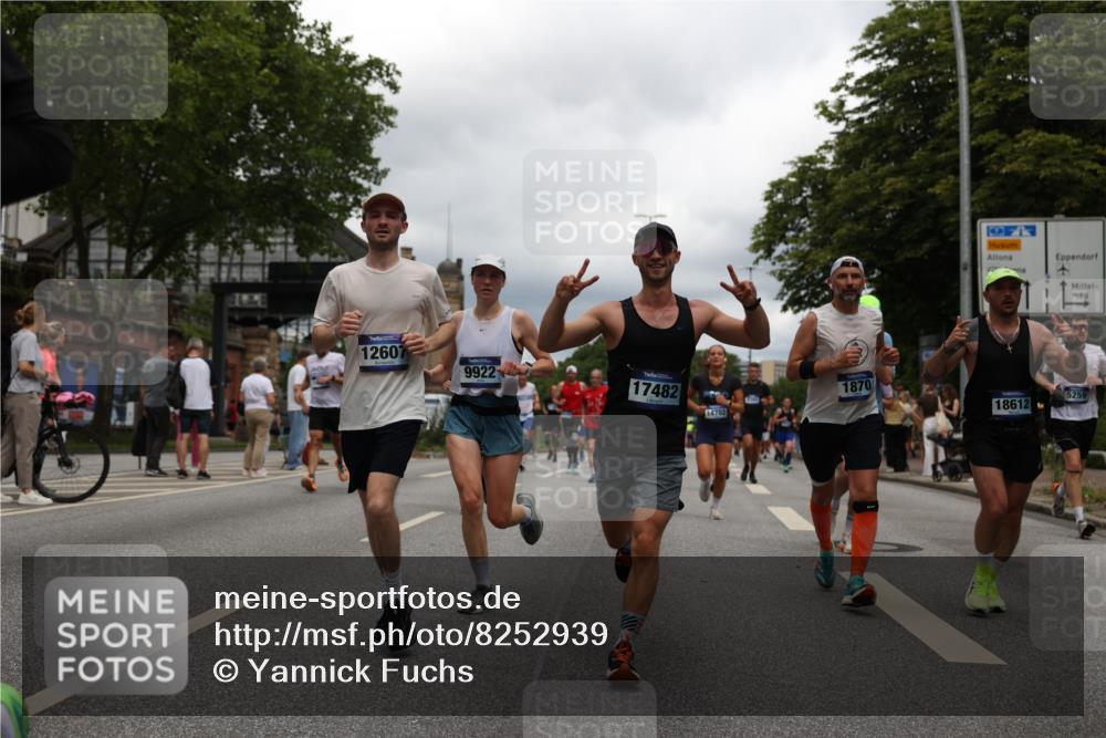 29.06.2025 - hella hamburg halbmarathon Yannick Fuchs http://msf.ph/oto/8252939 29.06.2025 10:48:02 20KM 1267, 1422, 1442, 1502, 1549, 1870, 2058, 2432, 2518, 2630, 3096, 3103, 3310, 3819, 3898, 4299, 5020, 5259, 6260, 6294, 6374, 7129, 7395, 7478, 7973, 8223, 8285, 8394, 9032, 9380, 9791, 9922, 10040, 11009, 11068, 11430, 11789, 11844, 12213, 12321, 12607, 12632, 13033, 13147, 13397, 13794, 13803, 13912, 14026, 14239, 14702, 15146, 15856, 16623, 16750, 16780, 17482, 17765, 18308, 18450, 18514, 18612, 18759, 19067, 19177 meine-sportfotos.de