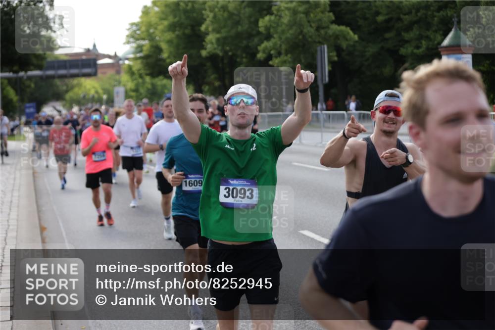 29.06.2025 - hella hamburg halbmarathon Jannik Wohlers http://msf.ph/oto/8252945 29.06.2025 09:56:45 Lombardsbrücke 1327, 1381, 1442, 1537, 1657, 1783, 2025, 2111, 2595, 2814, 2839, 2869, 3093, 3575, 3791, 4726, 4770, 5008, 5013, 5021, 5319, 5744, 6631, 6720, 7177, 7259, 7918, 8112, 8313, 8651, 8813, 8930, 9060, 9316, 10040, 10133, 10189, 10549, 10859, 11184, 11339, 11451, 11747, 11975, 12235, 12421, 12489, 12528, 12580, 12590, 12733, 13267, 13794, 13865, 14036, 14125, 14192, 14482, 14562, 14592, 15484, 15590, 15897, 16094, 16291, 16732, 17129 meine-sportfotos.de
