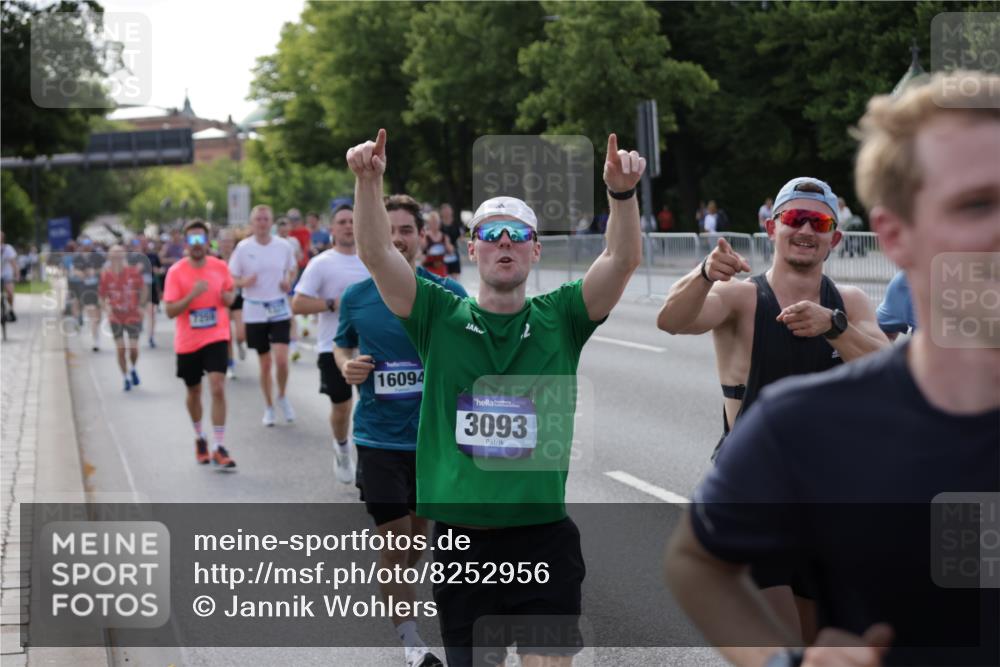 29.06.2025 - hella hamburg halbmarathon Jannik Wohlers http://msf.ph/oto/8252956 29.06.2025 09:56:45 Lombardsbrücke 1327, 1381, 1442, 1537, 1657, 1783, 2025, 2111, 2595, 2814, 2839, 2869, 3093, 3575, 3791, 4726, 4770, 5008, 5013, 5021, 5319, 5744, 6631, 6720, 7177, 7259, 7918, 8112, 8313, 8651, 8813, 8930, 9060, 9316, 10040, 10133, 10189, 10549, 10859, 11184, 11339, 11451, 11747, 11975, 12235, 12421, 12489, 12528, 12580, 12590, 12733, 13267, 13794, 13865, 14036, 14125, 14192, 14482, 14562, 14592, 15484, 15590, 15897, 16094, 16291, 16732, 17129 meine-sportfotos.de