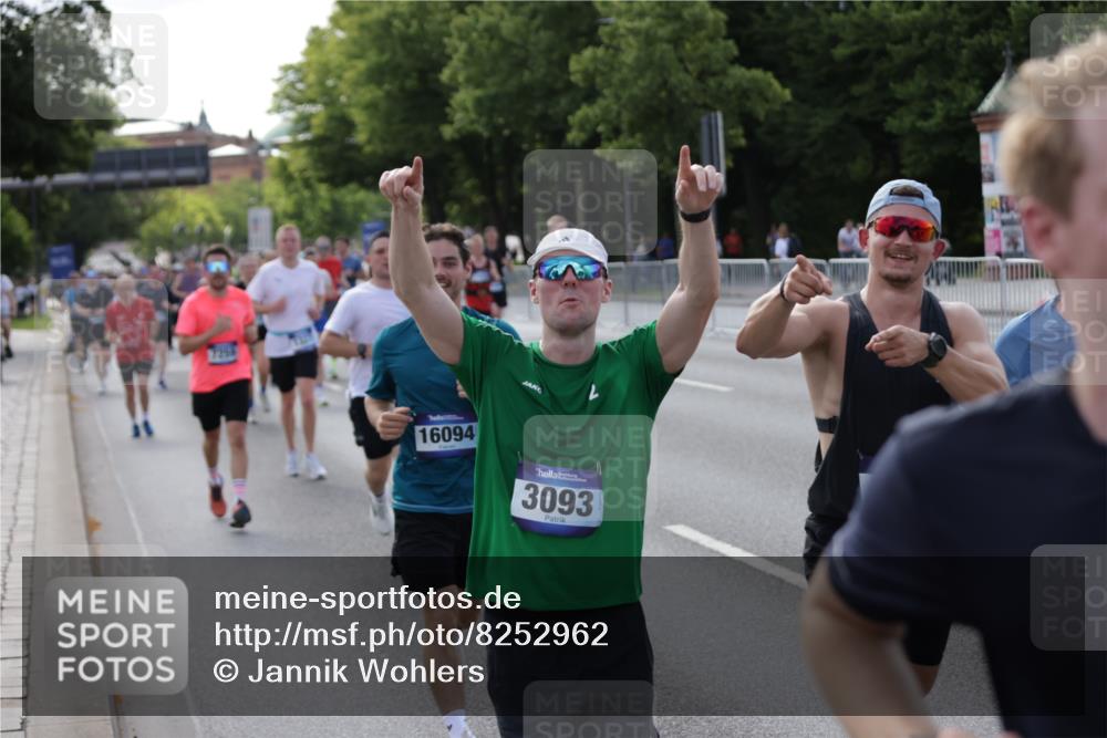 29.06.2025 - hella hamburg halbmarathon Jannik Wohlers http://msf.ph/oto/8252962 29.06.2025 09:56:45 Lombardsbrücke 1327, 1381, 1442, 1537, 1657, 1783, 2025, 2111, 2595, 2814, 2839, 2869, 3093, 3575, 3791, 4726, 4770, 5008, 5013, 5021, 5319, 5744, 6631, 6720, 7177, 7259, 7918, 8112, 8313, 8651, 8813, 8930, 9060, 9316, 10040, 10133, 10189, 10549, 10859, 11184, 11339, 11451, 11747, 11975, 12235, 12421, 12489, 12528, 12580, 12590, 12733, 13267, 13794, 13865, 14036, 14125, 14192, 14482, 14562, 14592, 15484, 15590, 15897, 16094, 16291, 16732, 17129 meine-sportfotos.de