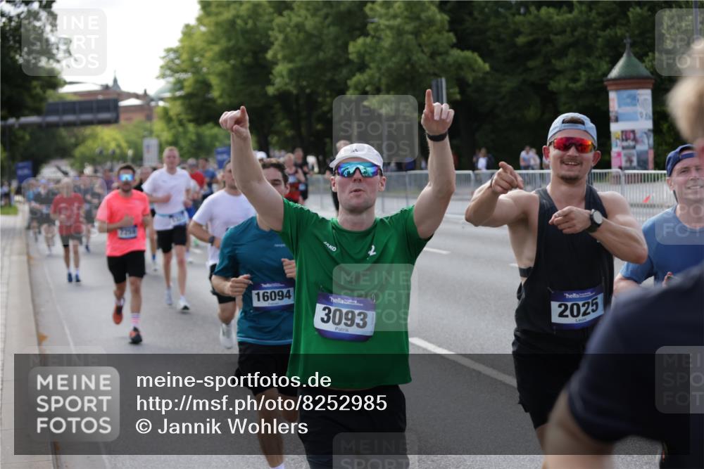 29.06.2025 - hella hamburg halbmarathon Jannik Wohlers http://msf.ph/oto/8252985 29.06.2025 09:56:45 Lombardsbrücke 1327, 1381, 1442, 1537, 1657, 1783, 2025, 2111, 2595, 2814, 2839, 2869, 3093, 3575, 3791, 4726, 4770, 5008, 5013, 5021, 5319, 5744, 6631, 6720, 7177, 7259, 7918, 8112, 8313, 8651, 8813, 8930, 9060, 9316, 10040, 10133, 10189, 10549, 10859, 11184, 11339, 11451, 11747, 11975, 12235, 12421, 12489, 12528, 12580, 12590, 12733, 13267, 13794, 13865, 14036, 14125, 14192, 14482, 14562, 14592, 15484, 15590, 15897, 16094, 16291, 16732, 17129 meine-sportfotos.de