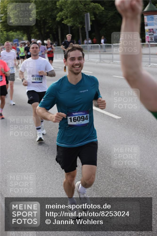 29.06.2025 - hella hamburg halbmarathon Jannik Wohlers http://msf.ph/oto/8253024 29.06.2025 09:56:46 Lombardsbrücke 1327, 1381, 1442, 1537, 1657, 1783, 2025, 2595, 2814, 2839, 2869, 3093, 3575, 3791, 4726, 4770, 5008, 5013, 5021, 5319, 5744, 6720, 7177, 7259, 7918, 8112, 8313, 8651, 8813, 8930, 9060, 9316, 10040, 10133, 10189, 10549, 10859, 11339, 11451, 11747, 11975, 12235, 12421, 12489, 12528, 12580, 12590, 12733, 13267, 13794, 13865, 14036, 14125, 14192, 14482, 14562, 14592, 15484, 15590, 15897, 16094, 16291, 16732, 17129 meine-sportfotos.de