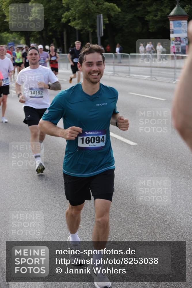 29.06.2025 - hella hamburg halbmarathon Jannik Wohlers http://msf.ph/oto/8253038 29.06.2025 09:56:46 Lombardsbrücke 1327, 1381, 1442, 1537, 1657, 1783, 2025, 2595, 2814, 2839, 2869, 3093, 3575, 3791, 4726, 4770, 5008, 5013, 5021, 5319, 5744, 6720, 7177, 7259, 7918, 8112, 8313, 8651, 8813, 8930, 9060, 9316, 10040, 10133, 10189, 10549, 10859, 11339, 11451, 11747, 11975, 12235, 12421, 12489, 12528, 12580, 12590, 12733, 13267, 13794, 13865, 14036, 14125, 14192, 14482, 14562, 14592, 15484, 15590, 15897, 16094, 16291, 16732, 17129 meine-sportfotos.de