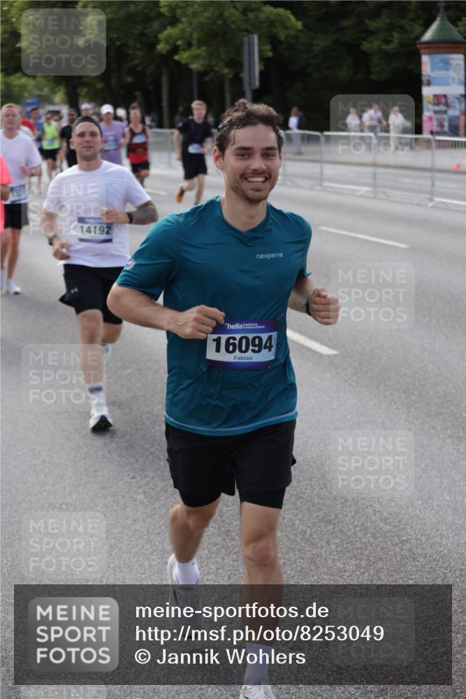 29.06.2025 - hella hamburg halbmarathon Jannik Wohlers http://msf.ph/oto/8253049 29.06.2025 09:56:46 Lombardsbrücke 1327, 1381, 1442, 1537, 1657, 1783, 2025, 2595, 2814, 2839, 2869, 3093, 3575, 3791, 4726, 4770, 5008, 5013, 5021, 5319, 5744, 6720, 7177, 7259, 7918, 8112, 8313, 8651, 8813, 8930, 9060, 9316, 10040, 10133, 10189, 10549, 10859, 11339, 11451, 11747, 11975, 12235, 12421, 12489, 12528, 12580, 12590, 12733, 13267, 13794, 13865, 14036, 14125, 14192, 14482, 14562, 14592, 15484, 15590, 15897, 16094, 16291, 16732, 17129 meine-sportfotos.de