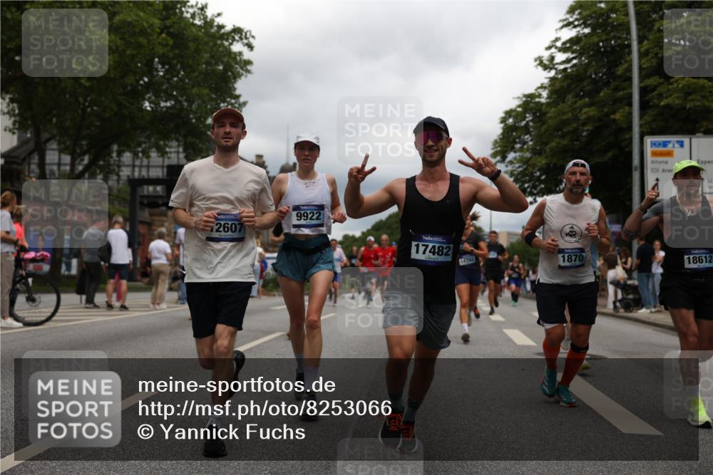 29.06.2025 - hella hamburg halbmarathon Yannick Fuchs http://msf.ph/oto/8253066 29.06.2025 10:48:02 20KM 1267, 1422, 1442, 1502, 1549, 1870, 2058, 2432, 2518, 2630, 3096, 3103, 3310, 3819, 3898, 4299, 5020, 5259, 6260, 6294, 6374, 7129, 7395, 7478, 7973, 8223, 8285, 8394, 9032, 9380, 9791, 9922, 10040, 11009, 11068, 11430, 11789, 11844, 12213, 12321, 12607, 12632, 13033, 13147, 13397, 13794, 13803, 13912, 14026, 14239, 14702, 15146, 15856, 16623, 16750, 16780, 17482, 17765, 18308, 18450, 18514, 18612, 18759, 19067, 19177 meine-sportfotos.de