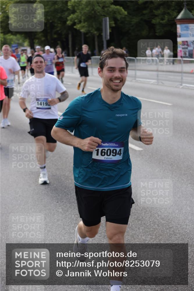 29.06.2025 - hella hamburg halbmarathon Jannik Wohlers http://msf.ph/oto/8253079 29.06.2025 09:56:46 Lombardsbrücke 1327, 1381, 1442, 1537, 1657, 1783, 2025, 2595, 2814, 2839, 2869, 3093, 3575, 3791, 4726, 4770, 5008, 5013, 5021, 5319, 5744, 6720, 7177, 7259, 7918, 8112, 8313, 8651, 8813, 8930, 9060, 9316, 10040, 10133, 10189, 10549, 10859, 11339, 11451, 11747, 11975, 12235, 12421, 12489, 12528, 12580, 12590, 12733, 13267, 13794, 13865, 14036, 14125, 14192, 14482, 14562, 14592, 15484, 15590, 15897, 16094, 16291, 16732, 17129 meine-sportfotos.de