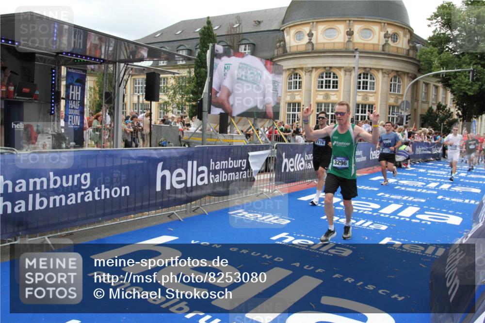 29.06.2025 - hella hamburg halbmarathon Michael Strokosch http://msf.ph/oto/8253080 29.06.2025 10:50:15 Ziel 1119, 1507, 3296, 3562, 7176, 7930, 7932, 8313, 8921, 10371, 11607, 12203, 12235, 13282, 14257, 15620, 18228, 18657, 18658, 18811, 19040 meine-sportfotos.de