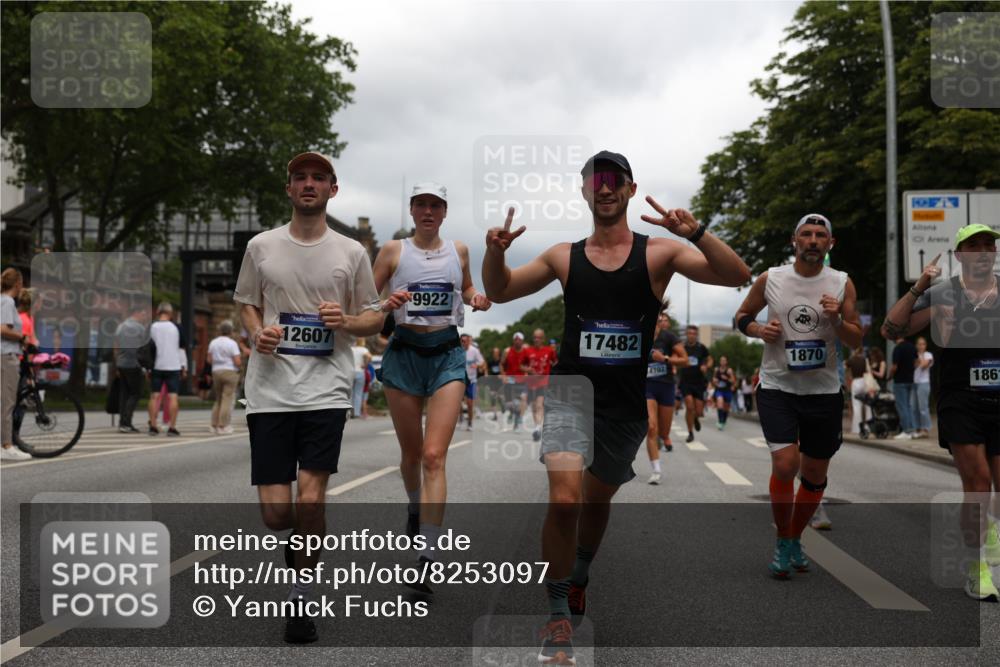 29.06.2025 - hella hamburg halbmarathon Yannick Fuchs http://msf.ph/oto/8253097 29.06.2025 10:48:02 20KM 1267, 1422, 1442, 1502, 1549, 1870, 2058, 2432, 2518, 2630, 3096, 3103, 3310, 3819, 3898, 4299, 5020, 5259, 6260, 6294, 6374, 7129, 7395, 7478, 7973, 8223, 8285, 8394, 9032, 9380, 9791, 9922, 10040, 11009, 11068, 11430, 11789, 11844, 12213, 12321, 12607, 12632, 13033, 13147, 13397, 13794, 13803, 13912, 14026, 14239, 14702, 15146, 15856, 16623, 16750, 16780, 17482, 17765, 18308, 18450, 18514, 18612, 18759, 19067, 19177 meine-sportfotos.de