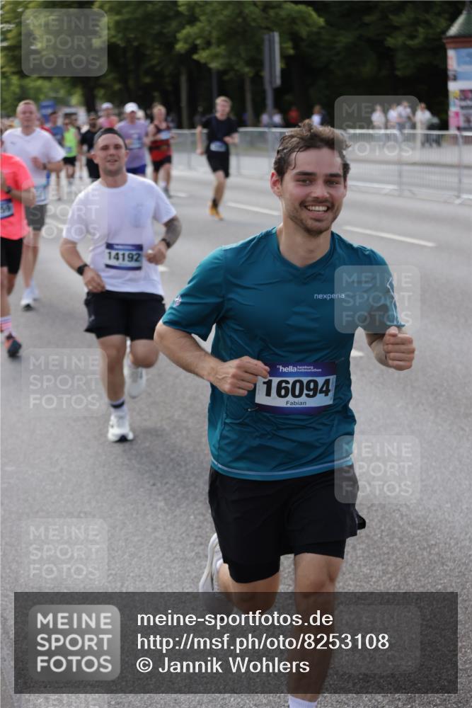 29.06.2025 - hella hamburg halbmarathon Jannik Wohlers http://msf.ph/oto/8253108 29.06.2025 09:56:46 Lombardsbrücke 1327, 1381, 1442, 1537, 1657, 1783, 2025, 2595, 2814, 2839, 2869, 3093, 3575, 3791, 4726, 4770, 5008, 5013, 5021, 5319, 5744, 6720, 7177, 7259, 7918, 8112, 8313, 8651, 8813, 8930, 9060, 9316, 10040, 10133, 10189, 10549, 10859, 11339, 11451, 11747, 11975, 12235, 12421, 12489, 12528, 12580, 12590, 12733, 13267, 13794, 13865, 14036, 14125, 14192, 14482, 14562, 14592, 15484, 15590, 15897, 16094, 16291, 16732, 17129 meine-sportfotos.de
